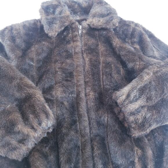 CARLUCCI Designed in Paris Vegan Fur Jacket - Picture 7 of 11